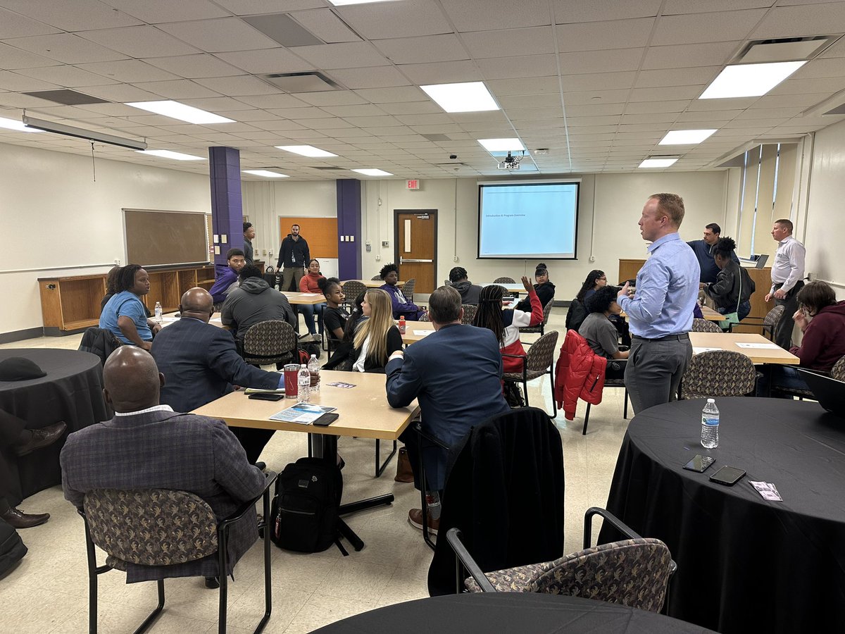 Super excited to host the <a href="/IPSSchools/">IPS</a> Bond Sale today at <a href="/GWContinentals/">GeorgeWashingtonHS</a> . Our B&amp;F students are ready to engage, learn, ask questions and GROW! 

💰 Diversity 
💰 Opportunity 
💰 Achievement