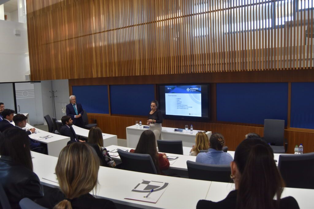 CEUAndalucia's tweet photo. Comienza la VIII edición del Excellence Program del Instituto de Posgrado CEU https://t.co/I6BoVw82H9 #posgrado #excellenceprogram #competencias #empleabilidad #somosCEU #valores #formacion https://t.co/j00Q999XrH