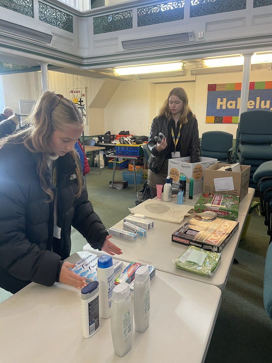 Sorting out the very generous donations from the SJL community ready for asylum seekers to collect this afternoon. <a href="/stepschoolswork/">Step</a> <a href="/sirjohnlawes/">Sir John Lawes</a>