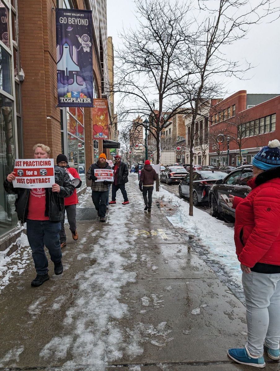 Tell @TCGplayer and @eBay to bargain fairly with @TCGunionCWA !!! These workers deserve a just contract! 📢
#NoContractNoPeace #UnionBustingIsDisgusting #TCGunionStrong #CWAStrong #WhenWeFightWeWin #UnionStrong #TCGplayer #eBay #SyracuseNY