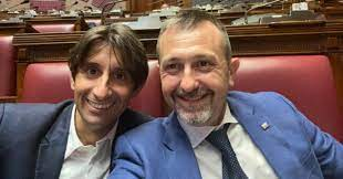 MaxLandra's tweet photo. @elio_vito ..STAI SERENO @ELIO_VITO 

#GARNERO #SANTANCHE E #SGARBI SONO ANCORA LÌ E NON SI SCHIODANO,per non parlare di "sputacchio #GASPARRI, QUINDI FIGURIAMOCI SE D#DELMASTRO LASCIA L'0NOREVOLE #CADREGA..!! https://t.co/GcsuA5tZJR