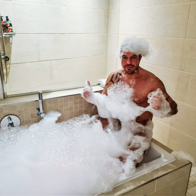 Bei der Arbeit 😅😅😅🙈🙈🙈💦💦💦  #badewanne #bathtub #schaumparty #foamparty https://t.co/7k48tAn482<a href="/tag/badewanne"class="tags">#badewanne</a><a href="/tag/bathtub"class="tags">#bathtub</a><a href="/tag/foamparty"class="tags"><span>#foamparty</span></a><a href="/tag/schaumparty"class="tags"><span>#schaumparty</span></a>