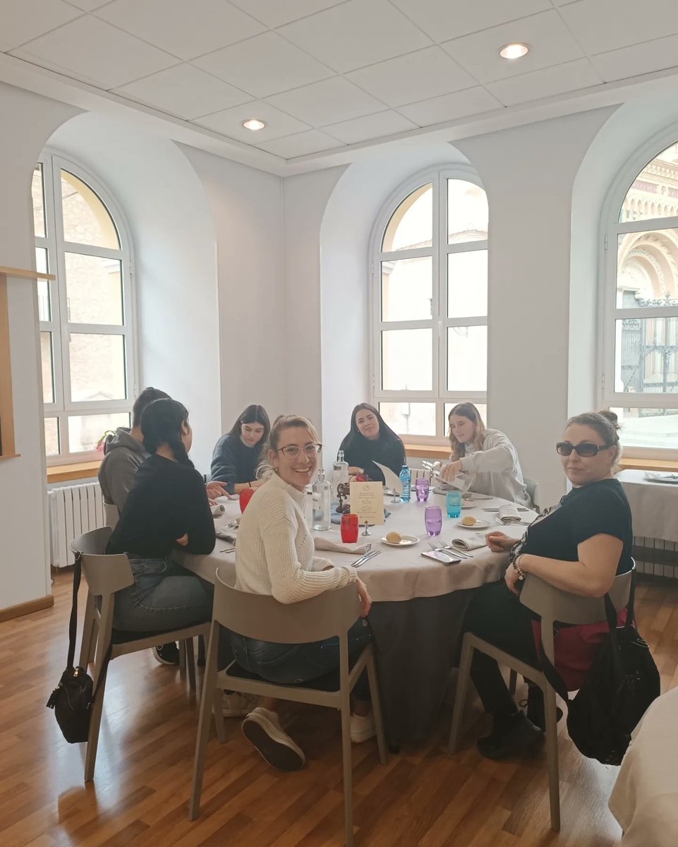 Escuela de Hostelería y Turismo de Teruel (@escuelahtteruel) on Twitter photo Hoy tenemos una visita muy especial, ha venido el alumnado del CFGS #gestiondealojamientosturisticos y #GIAT de <a href="/escuelahostele1/">cpifp san lorenzo</a>
Han venido a visitar la ciudad de #teruel y comen en nuestras instalaciones.
¡Muchas gracias por la visita!
#guiasturisticos #alojamientoturístico Hoy tenemos una visita muy especial, ha venido el alumnado del CFGS #gestiondealojamientosturisticos y #GIAT de <a href="/escuelahostele1/">cpifp san lorenzo</a>
Han venido a visitar la ciudad de #teruel y comen en nuestras instalaciones.
¡Muchas gracias por la visita!
#guiasturisticos #alojamientoturístico