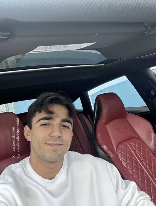 I&rsquo;m really mad I lost all my drafts but here&rsquo;s a selfie https://t.co/zr9V3pScU3