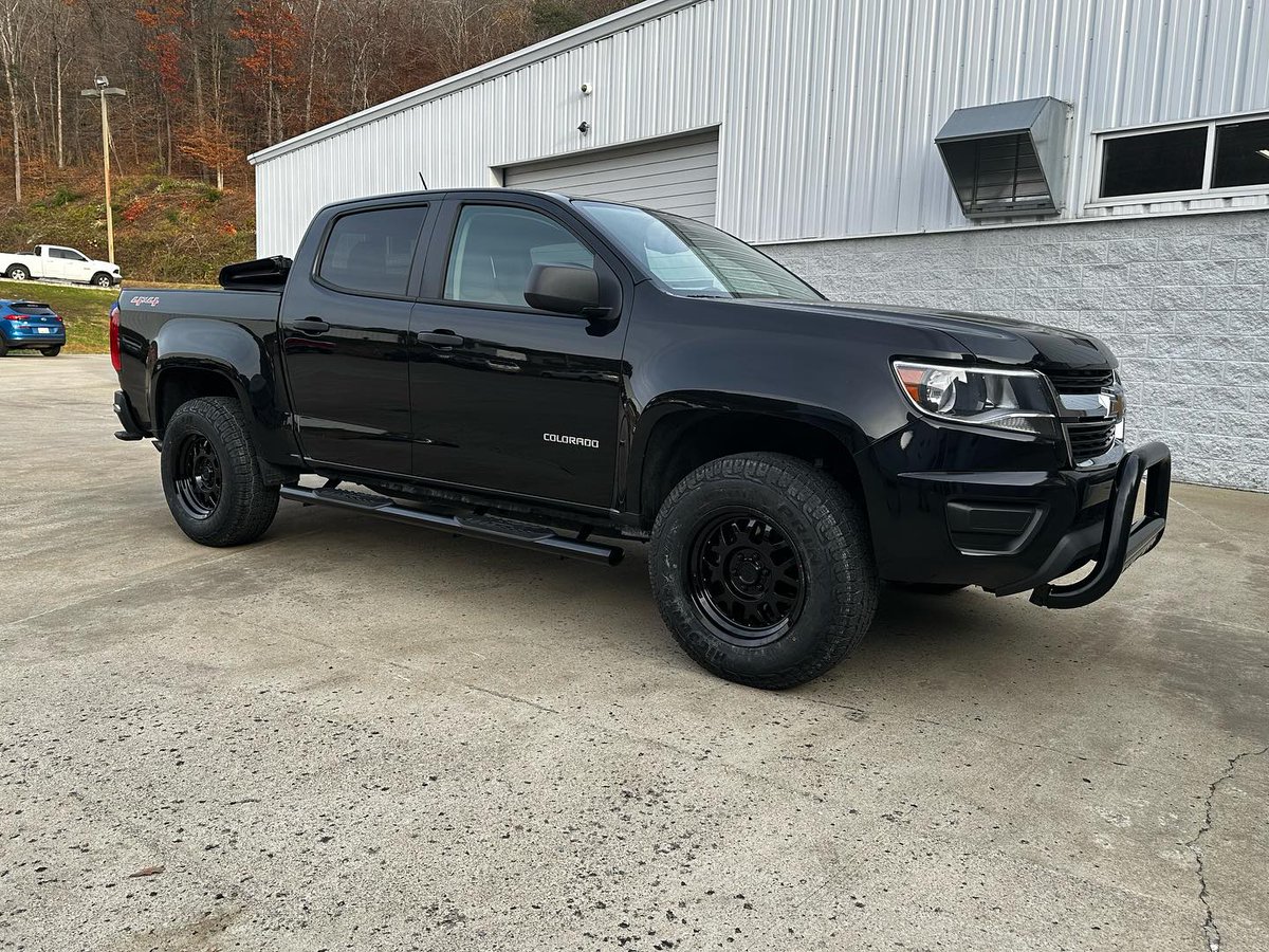 TrailFX's tweet photo. Chevrolet Colorado with #TrailFX nerf bars
📷: j_m_custom_auto_offroad 
#pikevilleky #shoplocal #chevytrucks #chevycolorado #nerfbars #tagtrailfxgetfeatured https://t.co/0S06sKSnFd