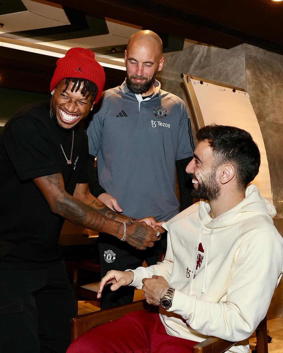 MUFCScoop's tweet image. Fred visited Manchester United’s team hotel in Istanbul last night 🔴 #MUFC