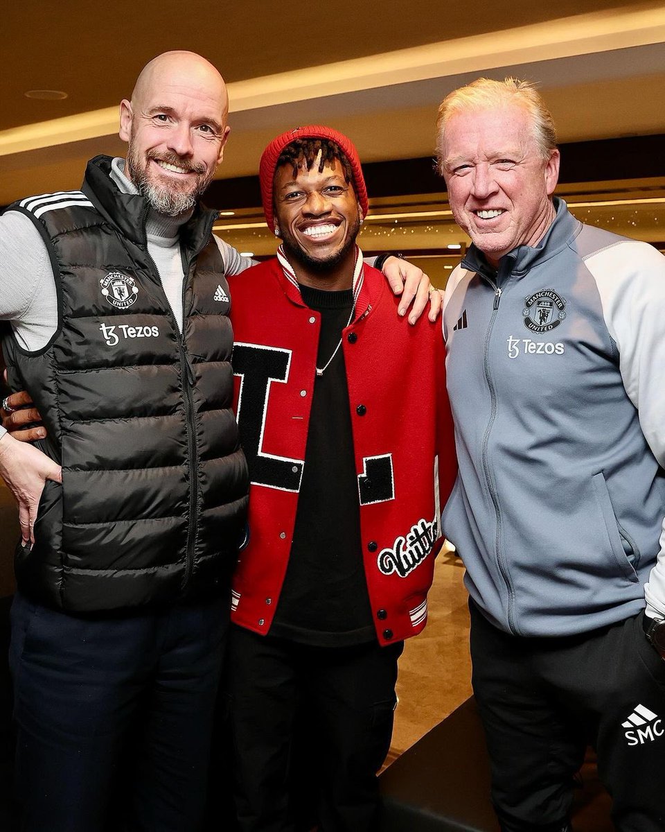 MUFCScoop's tweet image. Fred visited Manchester United’s team hotel in Istanbul last night 🔴 #MUFC