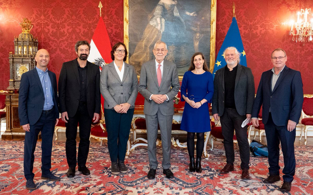 Für den österreichischen Biodiversitätsrat waren wir zum Austausch mit Bundespräsident @vanderbellen in die Präsidentschaftskanzlei geladen. Bei einem sehr konstruktiven Gespräch über die Bedeutung der Biodiversitätskrise konnten wir einen neuen Fürsprecher gewinnen.