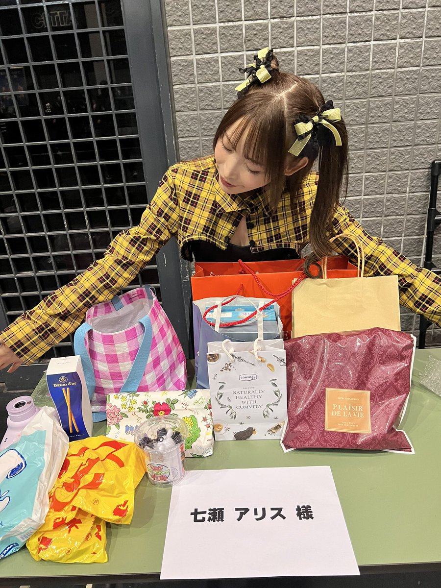 今日はレディマ来てくれた方、物販に寄ってくれた方、みんなありがとうございました🥹✨

オリジナルの衣装たくさん褒めてもらえて嬉しかった🫶

遅いからみんな気をつけて帰ってね🙋‍♀️

出演者の皆様、スタッフの皆様もお疲れ様でした🙏

そしてバックダンサーをしてくれた
@utau_kitase 
@tshiori_ 
今回もありがとうございました🥹

次回レディマ3/28も出ます👍