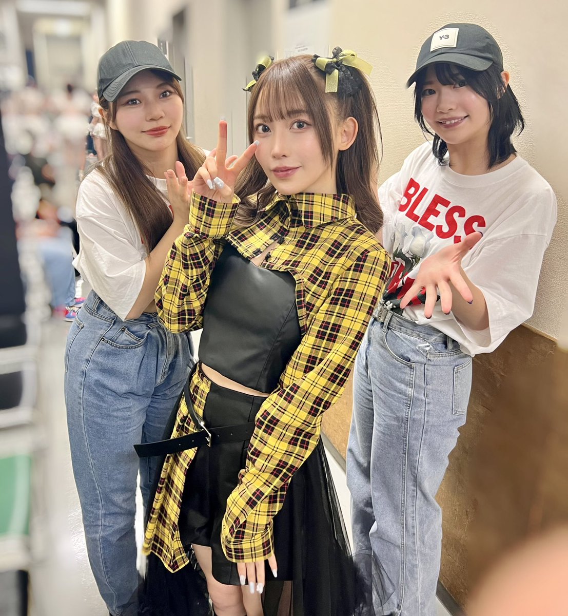 今日はレディマ来てくれた方、物販に寄ってくれた方、みんなありがとうございました🥹✨

オリジナルの衣装たくさん褒めてもらえて嬉しかった🫶

遅いからみんな気をつけて帰ってね🙋‍♀️

出演者の皆様、スタッフの皆様もお疲れ様でした🙏

そしてバックダンサーをしてくれた
@utau_kitase 
@tshiori_ 
今回もありがとうございました🥹

次回レディマ3/28も出ます👍