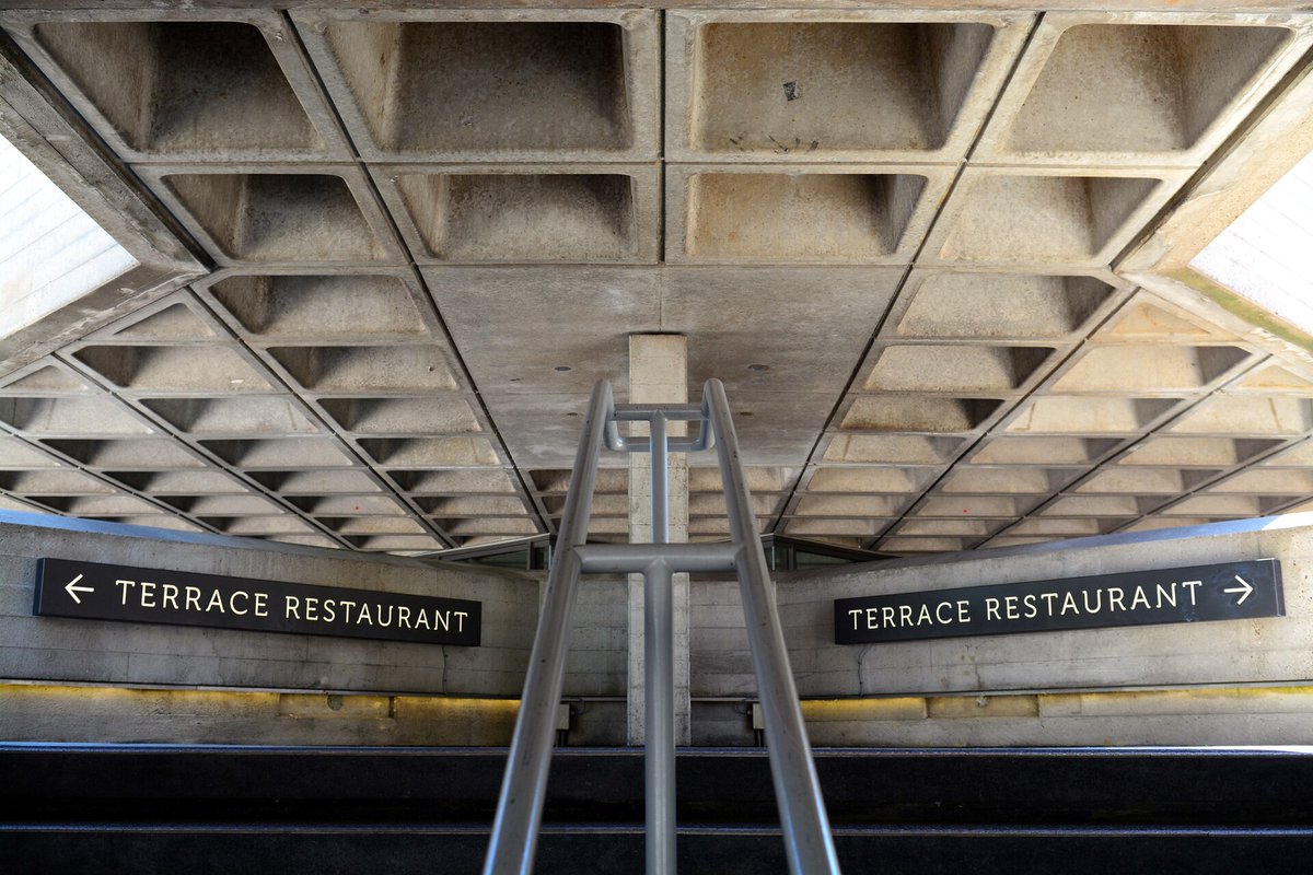 insaatdoktoru's tweet image. 👷Kaset döşeme nedir? Avantaj ve dezavantajları nelerdir?

- Kaset döşemeler, literatürde iki doğrultuda çalışan dişli döşemeler olarak adlandırılır. Bu sistem, açıklıkların, özellikle otopark gibi fazla olduğu yerlerde kirişli plak döşemelerin ekonomik olmaması sebebiyle tercih…