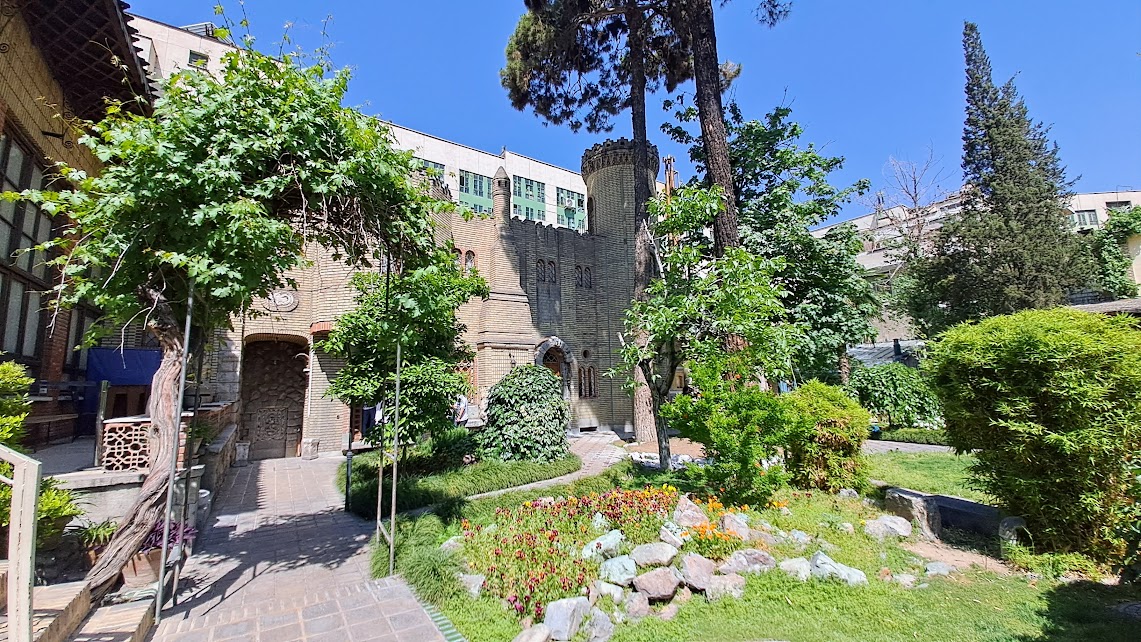 PersianGryphon's tweet photo. Let's explore the capital Tehran fully in Depth!

Part 8:
Persian Classic in Depth, April 2023
📍Tehran

Sightseeings:
- Moghadam Museum
- Carpet Museum
💚🤍❤️
🌐 #discover_Iran_discover_the_world 🌐
By @PersianGryphon 
📧 info@persiangryphon.com
📲 Whatsapp: +98 933 517 0481 https://t.co/LMqewWBtWl