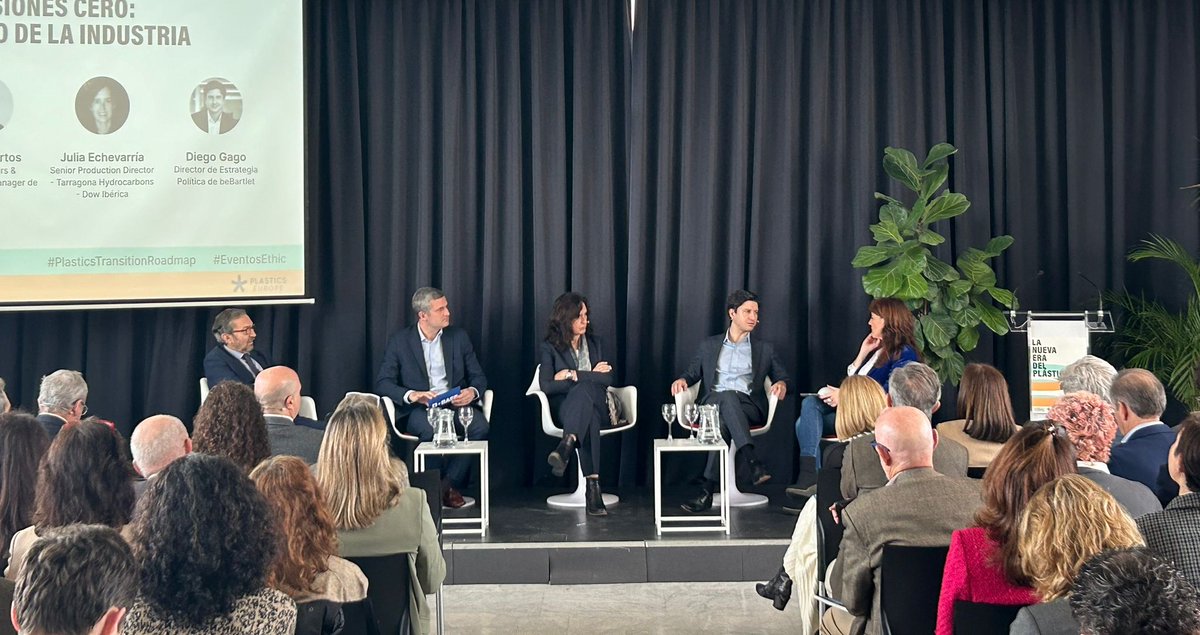 Ethic_'s tweet image. Julia Echeverría (Tarragona Hydrocarbons): «La descarbonización es una carrera de fondo: no se trata solo de correr, debemos correr de forma estratégica y coordinados». #EventosEthic #PlasticsTransitionRoadmap