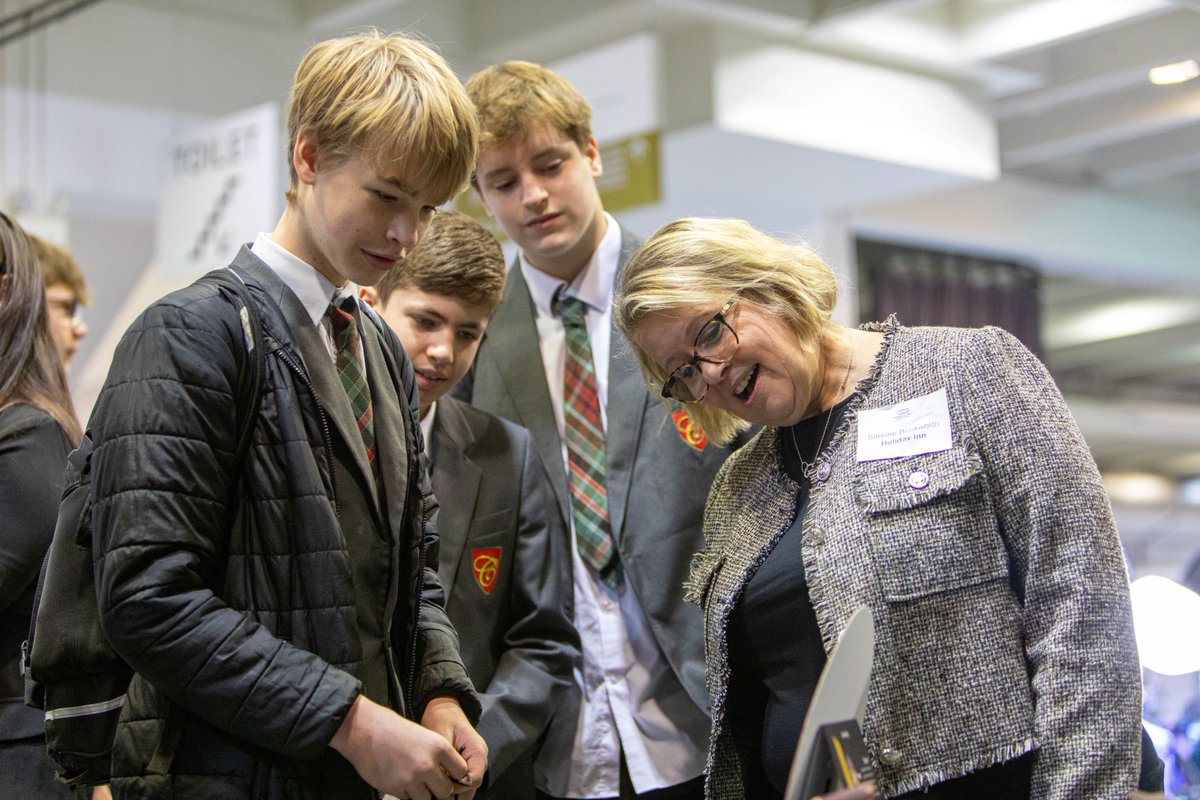 SurreyNews's tweet photo. We want to say a big thank you to the 1,300 young people and 80 exhibitors who attended #Surrey’s first ever Festival of Skills. 🔥🚀

The free careers event allowed students the chance to meet, connect with and learn about future pathways with businesses &amp; training providers. https://t.co/Hpyqwmhaq2