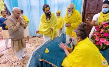 Premanandji Maharaj once again came to the center of discussion