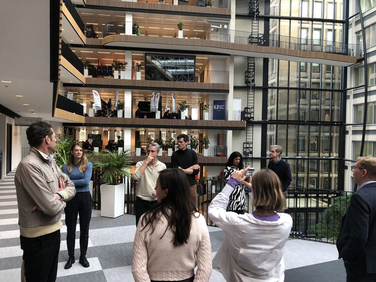 Platform Duurzame Huisvesting on tour. Duurzaam vastgoed als de hoeksteen van een CO2 vrije gebouwde omgeving. Bezoek aan HvA.
#PDH #HvA