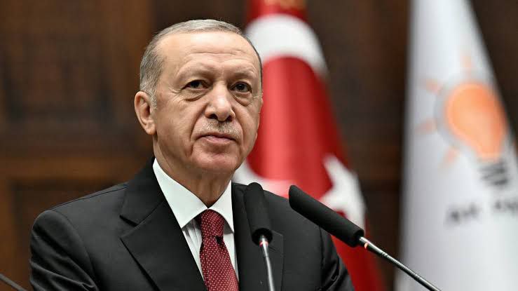 darkgundemx's tweet photo. Erdoğan:
"Onlar sözde operacı terör destekçilerinin elini öpedursun, biz Şehit analarımızla yol yürümeye devam edeceğiz." https://t.co/fxZtT1oUeH