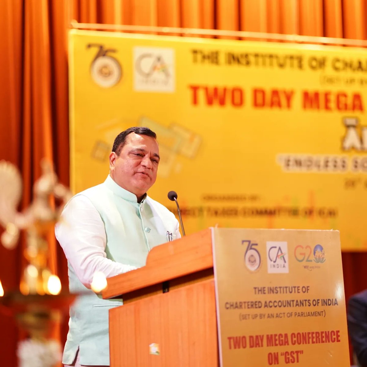 MauvinGodinho's tweet image. Present were Chairman of GST &amp;amp; Indirect Taxes Commitee CA. Sushil Kumar Goyal, Co-Chairman CA. Umesh Sharma, Convenor CA. Mangesh Kinare and members. 

#MegaConference #ICAI #MauvinGodinho #DabolimFirst #Dabolim #Goa (2/2)