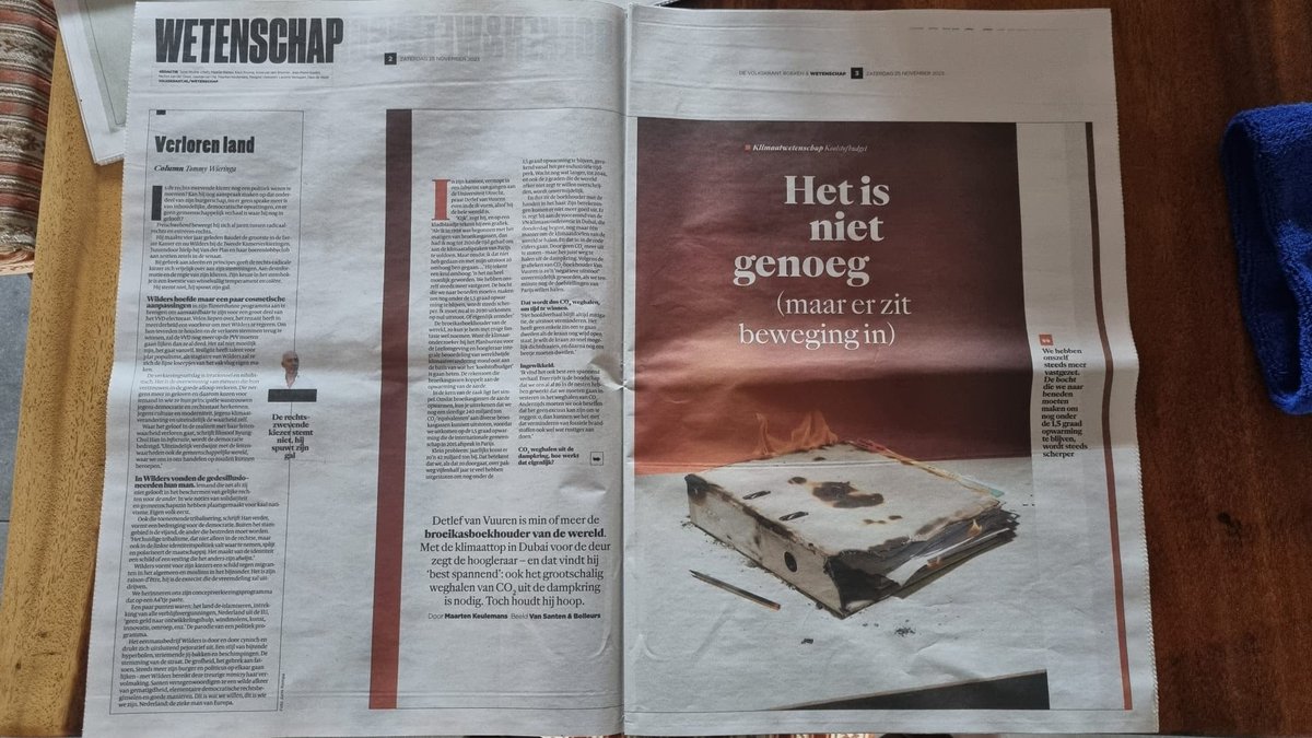 Morgen begint #COP28. Hoe staat we ervoor? Aan de vooravond van de klimaatconferentie sprak @mkeulemans vier Volkskrantpagina's lang met @DetlefvanVuuren over veranderende perspectieven. 'Ik vind het ook best een spannend verhaal.' volkskrant.nl/wetenschap/de-…