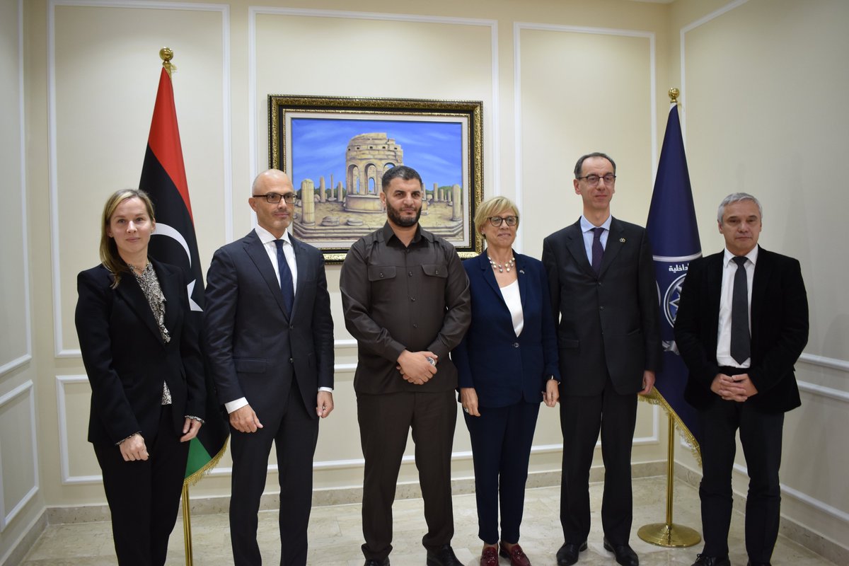 #Libya #EU mission met with Min. of Interior Emad al-Trabelsi, a well know commander accused of corruption &amp; other crimes - including smuggling - to 'advance' the border security plan.  In Libya, discussions are on-going to set surveillance cameras along the border with #Tunisia.
