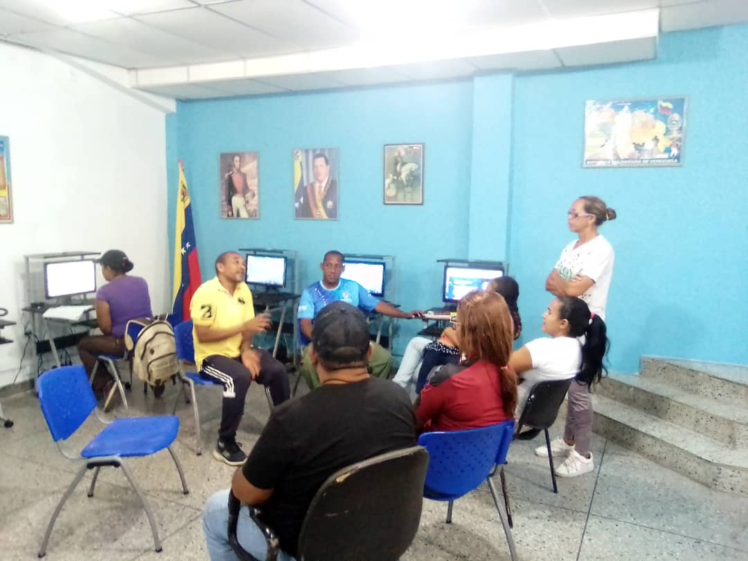 Con planificación de actividades, el Mov. @TupamaroMRT del Mpio. #Cajigal del Edo. <a href="/Sucre_MRT/">Sucre_MRT</a> se reúne para ir a las comunidades.

Andamos apoyando a nuestros iguales, transformando la sociedad y atentos por nuestro ESEQUIBO.

#VenezuelaEsEsequibo