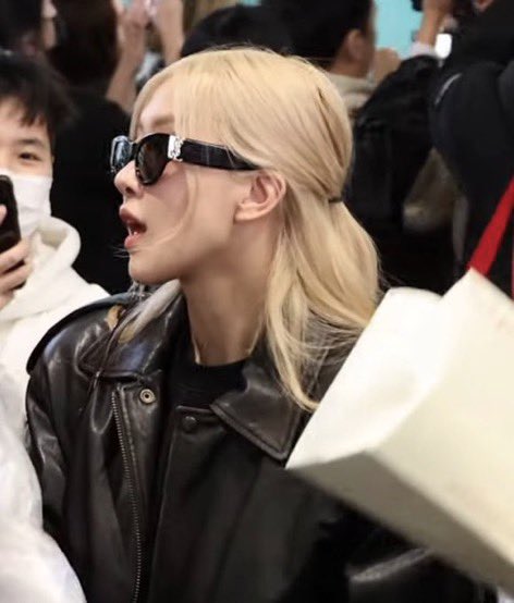 rosieppeu_'s tweet photo. i mean 🥵 https://t.co/8cgABKIipJ