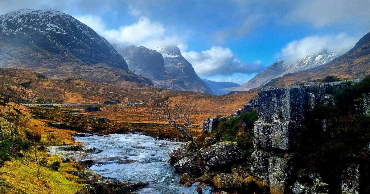 A little magic in Glencoe- have a wonderful Wednesday, friends 
#ScotlandisNow #StormHour #photography #photooftheday #landscape #OutAndAboutScotland #landscapephotography 
<a href="/VisitScotland/">VisitScotland</a> <a href="/ScotsMagazine/">ScotsMagazine</a> #friends #ThePhotoHour #stvsnaps #beautiful #Glencoe