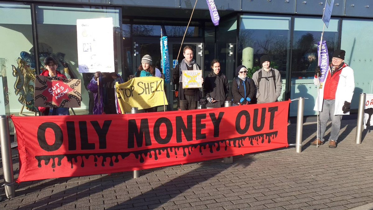 !! CONFLICT OF INTEREST !!

Today we are outside the British Antarctic Survey protesting the visit of Andrew Mackenzie

Andrew is the chair of the board of Shell AND chair of the board of UK Research and Innovation which oversees most UK government research funding policy