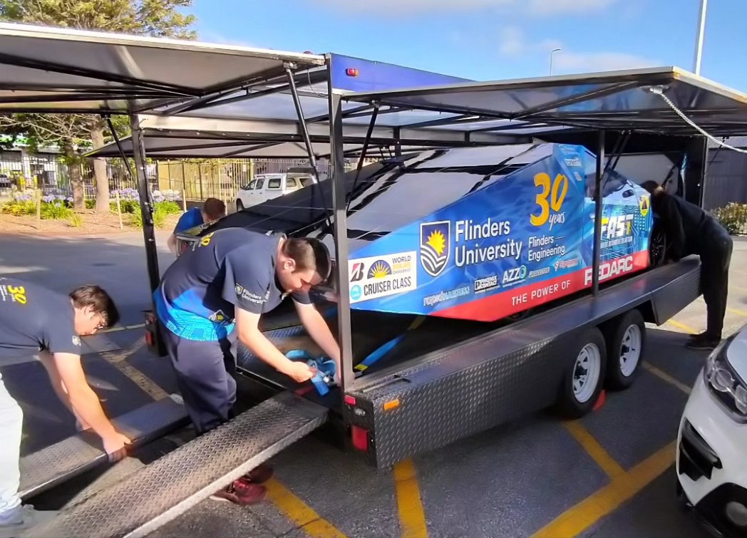 FlindersSolar's tweet image. With the invitation of one of our sponsors, @PhoenixContact0, we were at the Adelaide Showgrounds today to display our solar car for the Adelaide IICA Technology Expo!

We met plenty of great people from different industries exhibiting the latest innovative technologies.
