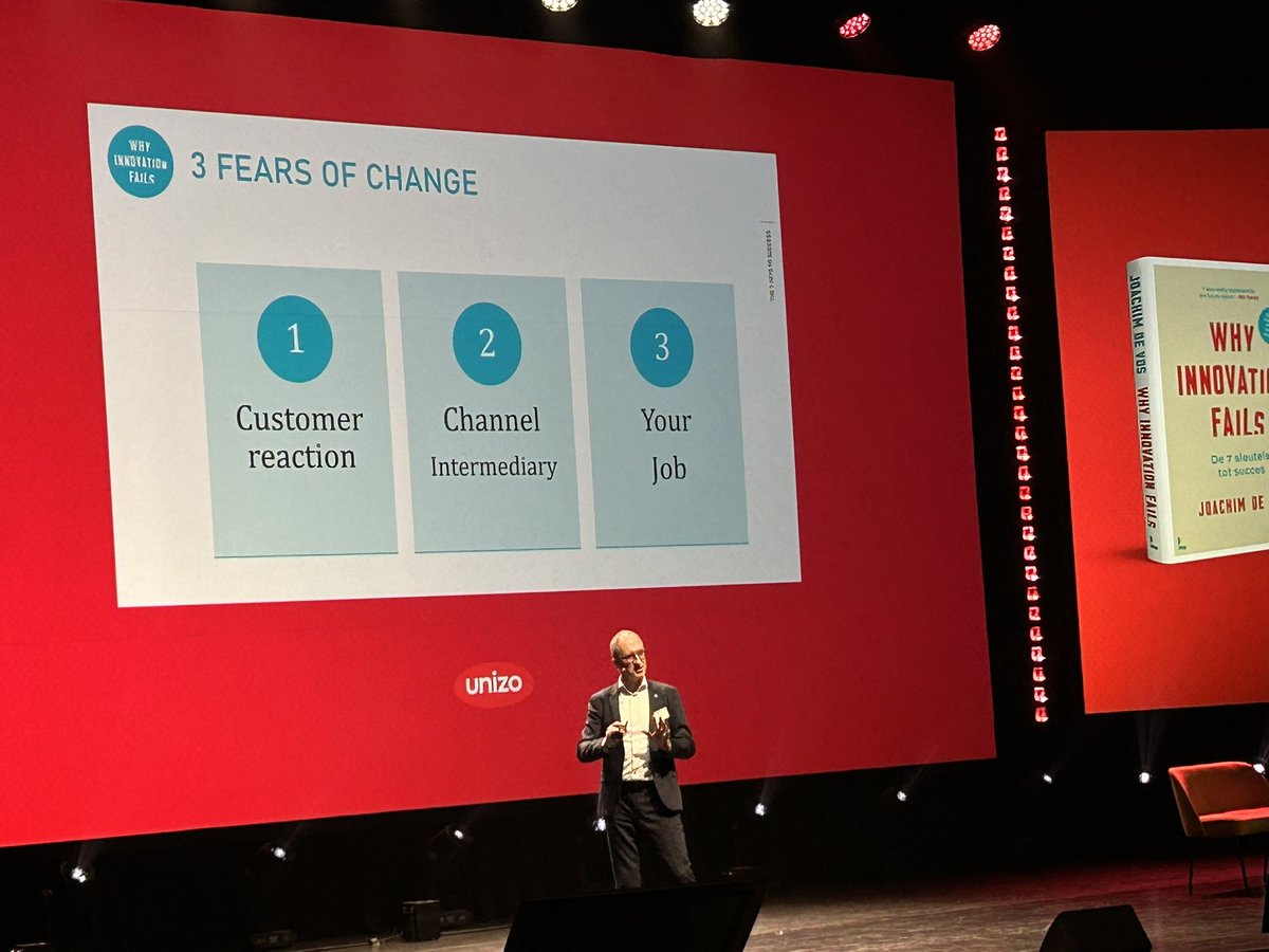 Inspirerende <a href="/JoachimDeVos/">Joachim De Vos</a> on stage op  #Topseminar <a href="/UNIZOvzw/">UNIZO</a>  The future is bright! #innovatie