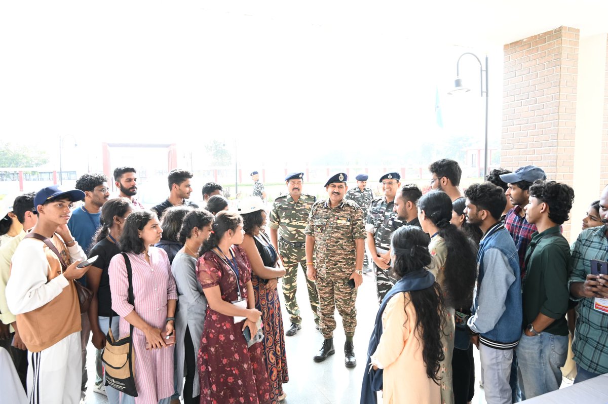 gccrpfsbp's tweet image. #राष्ट्र प्रथम
Today, Under the aegis of the ambitious Yuva Sangam programme, Student representatives from various engineering colleges of Kerala reached GC CRPF Sambalpur, Odisha and known about the role of CRPF in internal security and its glorious history.
@crpfindia