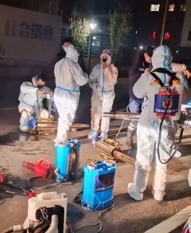 Lan bir salin artık yeter 
#DünyaSağlık Örgütü #Çin 'de yeni başlayan salgının Avrupa'ya sıçradığını ve durumu izlemeye aldığını duyurdu.  Çinli yetkililer “gizemli zatürre salgını” yüzünden hastaneler doldu taştı dedi.
