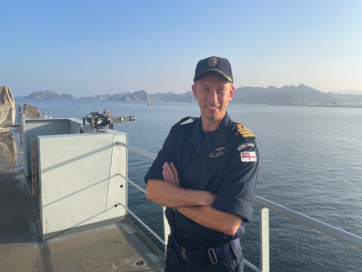 Introducing the new Commander in theatre for the UK Mine Countermeasures Force. After a successful handover from White Watch, Cdr Matt Ellicott hopes to have a successful deployment embarked in @RFACardiganBay, leading our Mine Warfare Units on operations in the Arabian Gulf.