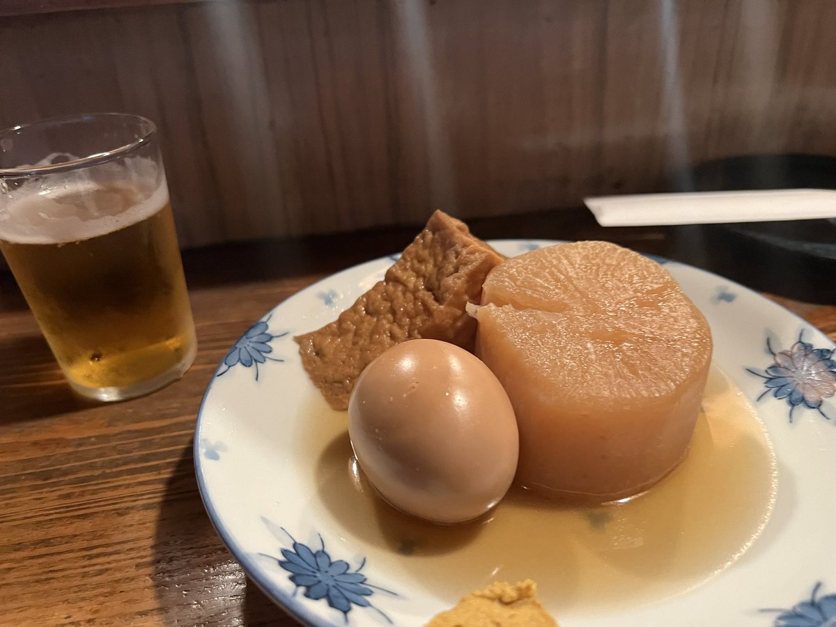 saiyuki331's tweet photo. 5件目！

もちいどの通りと
下御門の間にある居酒屋

蔵さん！✨️

ここ大好きな居酒屋さん

コの字型のカウンター
昭和初期の雰囲気
めちゃくちゃ落ち着きます☺️

おでん美味しい✨️

そしてお魚！
明け方前から
大阪の市場まで仕入れにいくそうで

盛り合わせ
めちゃくちゃ美味しいんだ〜✨️🐟🥹 https://t.co/lyYe4LiQa2
