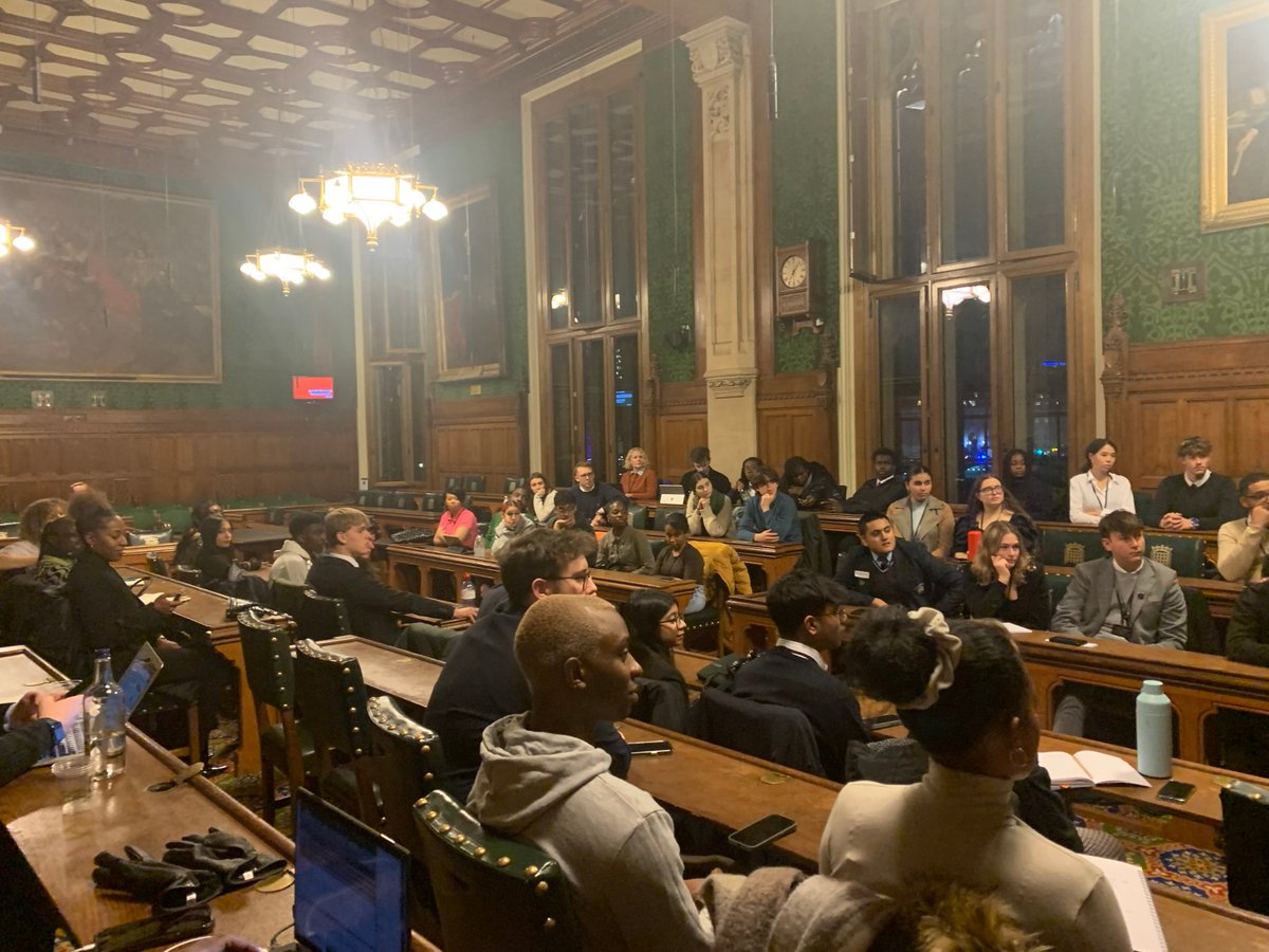 A huge thank you to all the young people who joined the APPG last night, many shared their own experiences of youth homelessness and their own ideas on how to improve their experiences.