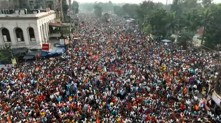 SuvenduWB's tweet photo. My 'sore' throat prevented me from giving a proper speech, but the number of people 'soared' at the venue to make it a historic event.
The humongous crowd came to listen Hon'ble Union Home Minister; Shri @AmitShah Ji's speech and they were pumped up for the upcoming Lok Sabha elections. Every @BJP4Bengal Karyakarta & Supporter is inspired & in high spirits.