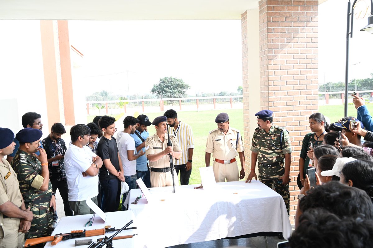 gccrpfsbp's tweet image. #न केवल सांस्कृतिक आदान-प्रदान बल्कि कुछ अनुभव अलग भी!!!
@HMOIndia
#YuvaSangam 
@CRPF_Odisha 
@iim_sambalpur 
@rcwasbp