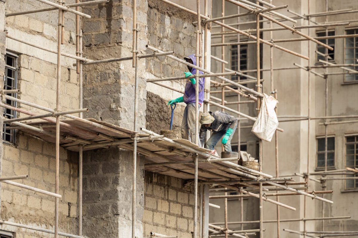 KibetBenard_'s tweet image. Kwani hii Nairobi watu hamchoki kulipa rent to house that you don't own .
Boma yangu is paying rent to own a home 

#LordsOfPoverty