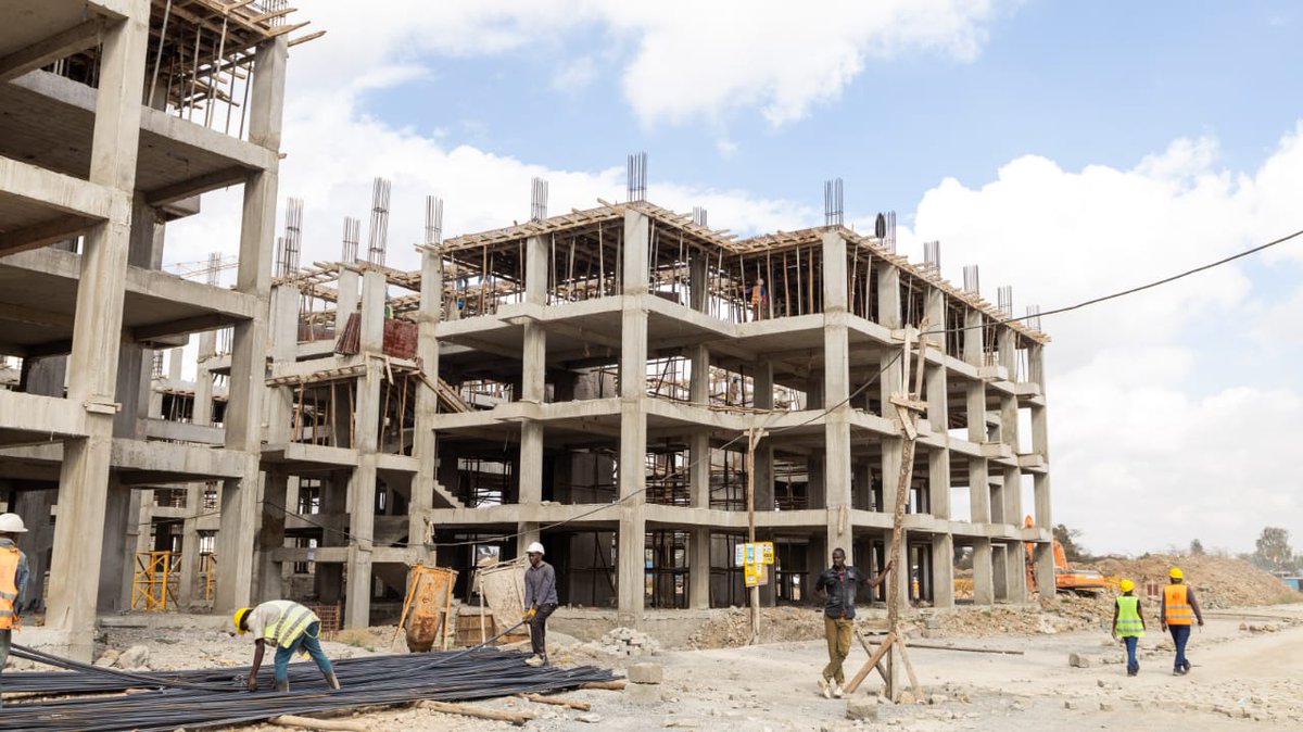 KibetBenard_'s tweet image. Kwani hii Nairobi watu hamchoki kulipa rent to house that you don't own .
Boma yangu is paying rent to own a home 

#LordsOfPoverty