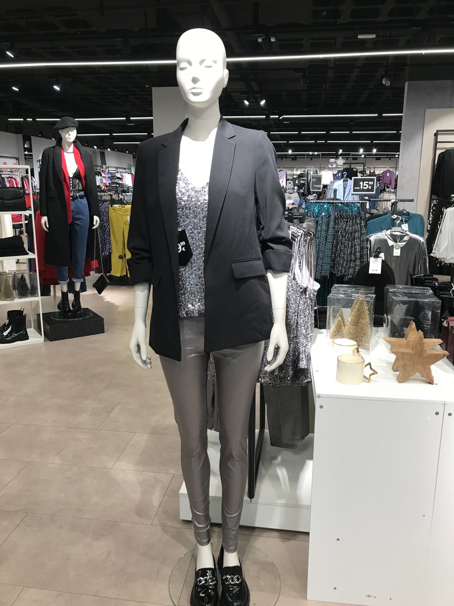 zoemoro's tweet image. En #madrid 4 días por si alguien quiere quedar , #paganos o #furry o ambos