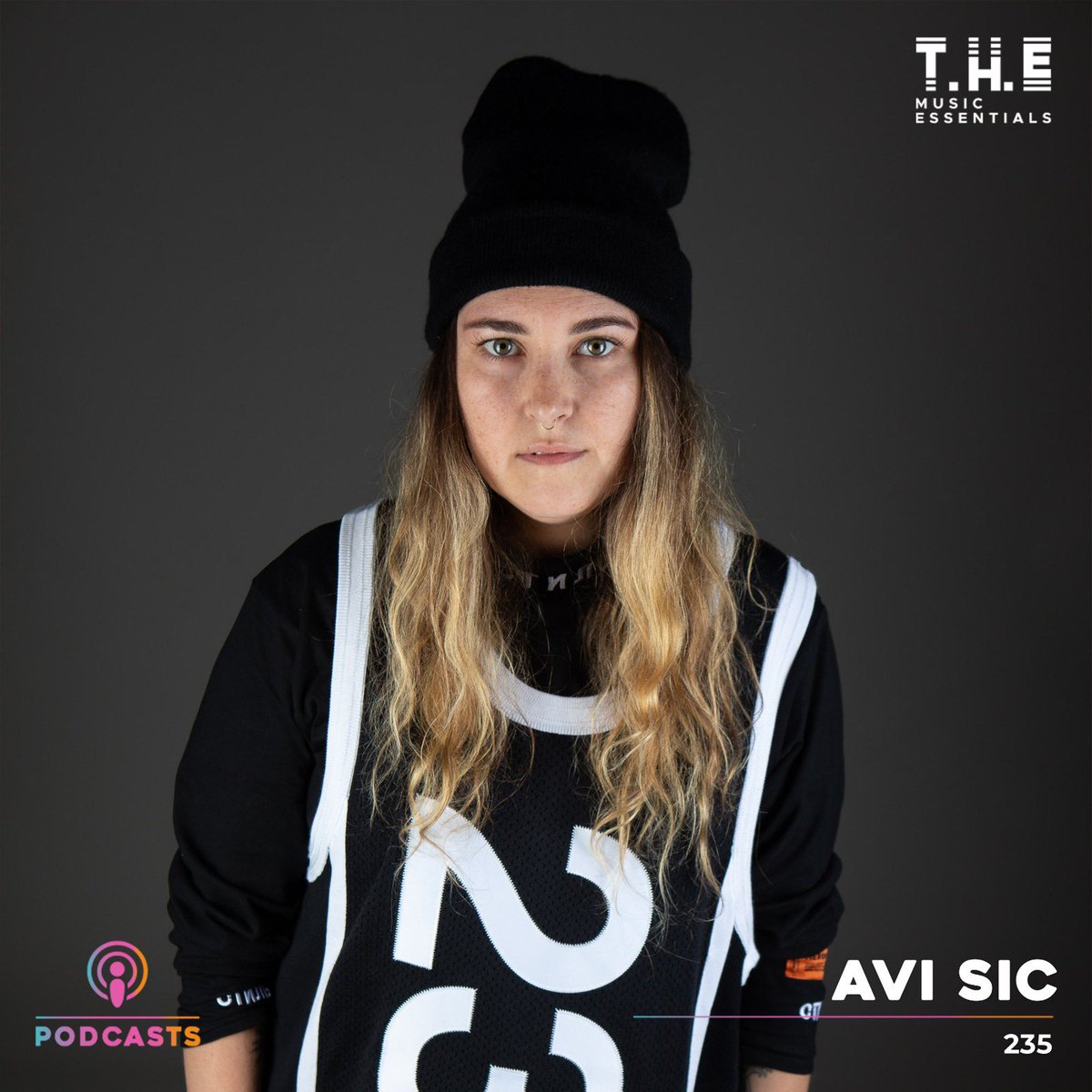 In the 235th episode of T.H.E - Podcasts, Chicago's very own Avi Sic showcases her exceptional talents as a DJ/Producer in the electronic dance music realm🔮🔊🎛️🎚️

Listen Here: bit.ly/47TDaR3

#AviSic #DJMix  #MixOfTheWeek #RadioMix #THEPodcasts #DanceMusic #BassHouse