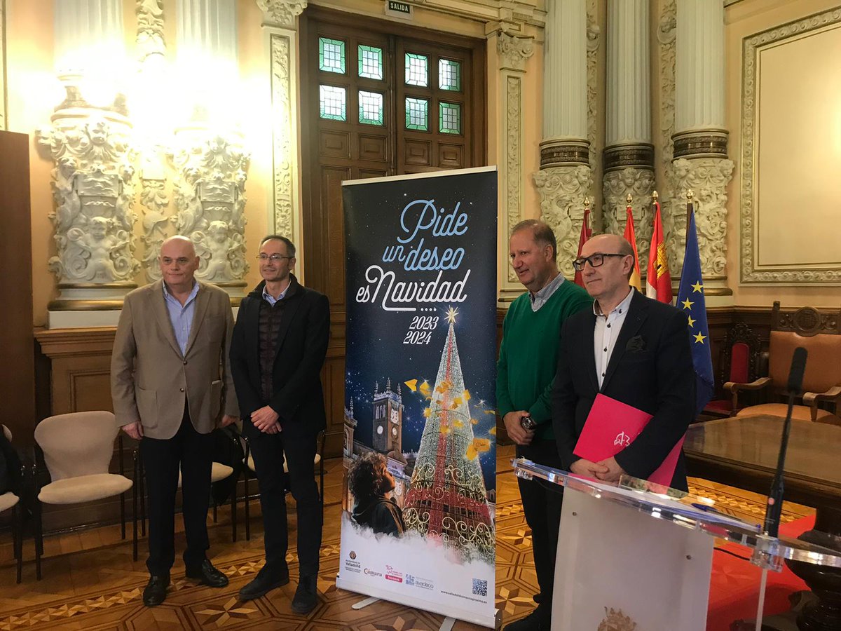 FECOSVA's tweet photo. 🎉🎅 Estamos en el @AyuntamientoVLL en la presentación de la #campañadenavidad.
🎄El Sorteo #arboldelosdeseos, el #concursodeescaparates y el concurso de fotografía #navidadentucomercio son algunas de las muchas actividades: 👉 https://t.co/UerJNKBT1d
#NavidadVLL2023 #fecosva https://t.co/njxyzVVqOA