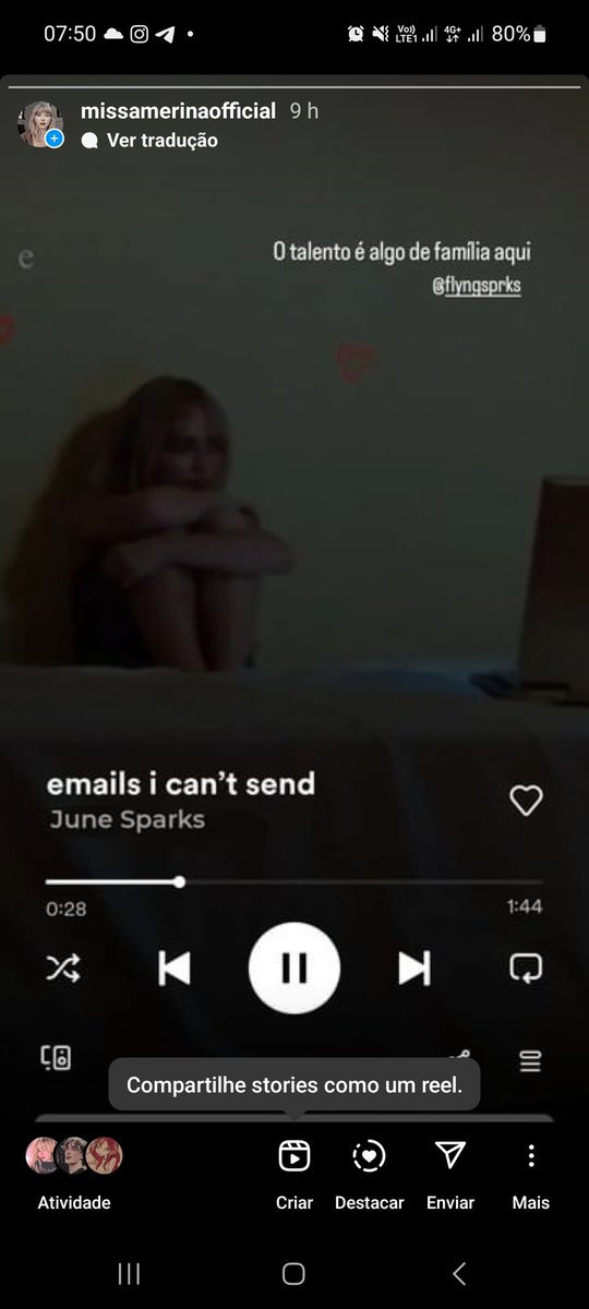 tinenation's tweet photo. 📸 Tine Sparks via ig stories. A cantora estava ontem ouvindo a faixa-título do álbum da irmã June Sparks. 

"O talento é algo de família aqui" https://t.co/uFQKAmNaj7