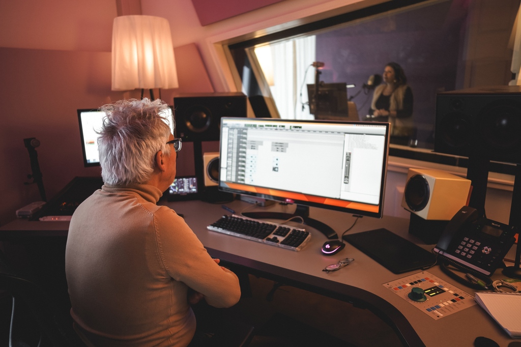 topformat's tweet image. We had a great vocal session with Wen Bellens for Forever Gold. With our very own Bart van Gogh!

#topformat #audioproduction #jingles #recordingstudio #radioimaging #voiceactors