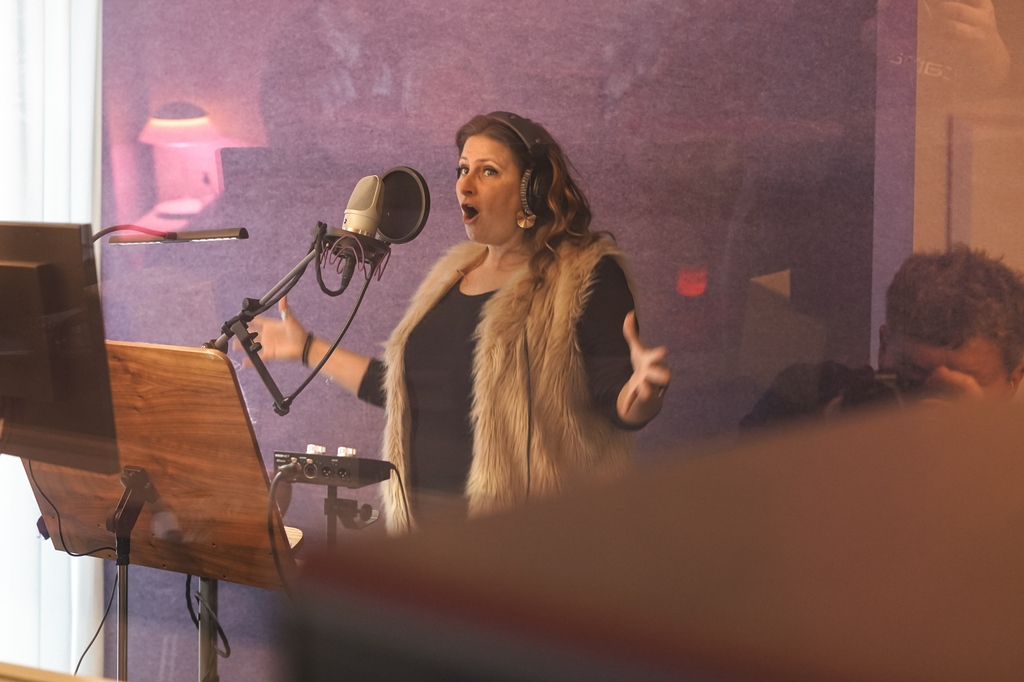 topformat's tweet image. We had a great vocal session with Wen Bellens for Forever Gold. With our very own Bart van Gogh!

#topformat #audioproduction #jingles #recordingstudio #radioimaging #voiceactors