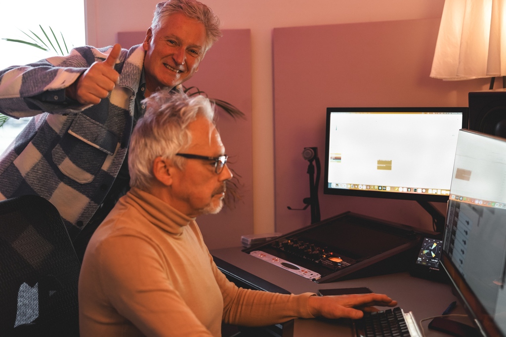 topformat's tweet image. We had a great vocal session with Wen Bellens for Forever Gold. With our very own Bart van Gogh!

#topformat #audioproduction #jingles #recordingstudio #radioimaging #voiceactors