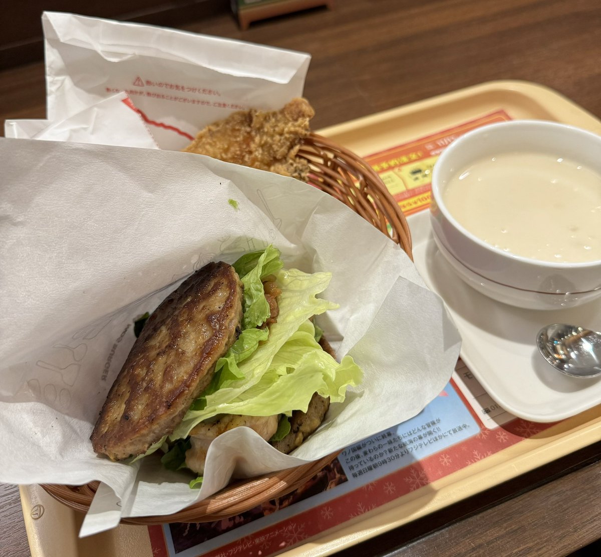 yosshy_go's tweet image. やっぱりモスバーガー美味い😋