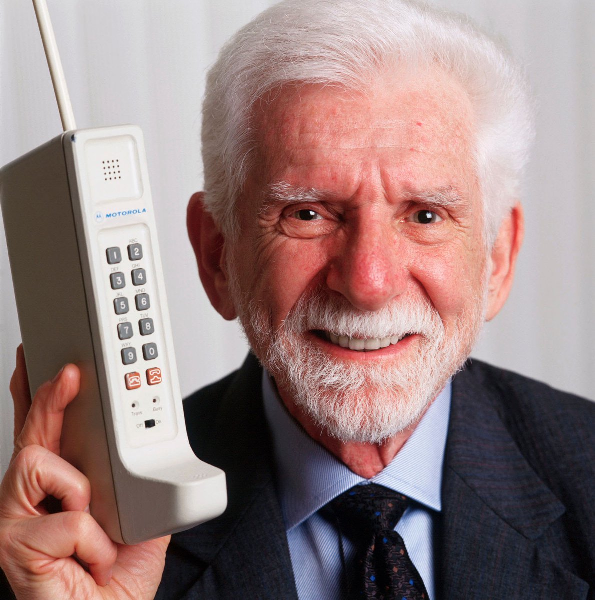 📱 Innovation Flashback: Martin Cooper, the visionary engineer at Motorola, pioneered the first mobile phone in 1973. His groundbreaking invention changed the way we connect forever. 🚀 #TechHistory #MobileRevolution
#oCash #oland #overlinenetwork