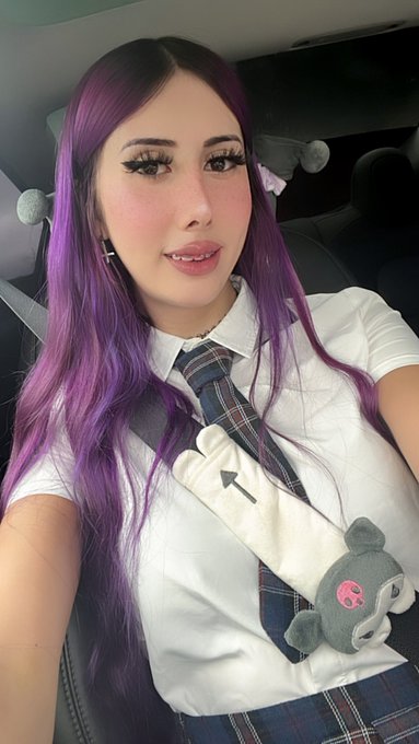 off to school 😊💕 https://t.co/ApbFYihuyT