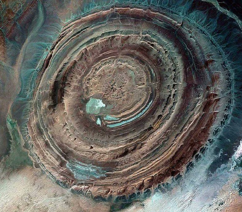MarGomezH's tweet image. Explorar la Tierra desde el espacio nos ofrece una perspectiva única y asombrosa de la diversidad y belleza de nuestro planeta. Desde grandes cordilleras hasta vastos océanos. 
Estas son algunas de las imágenes mas increíbles de la Tierra que pueden verse desde el espacio.😵👇